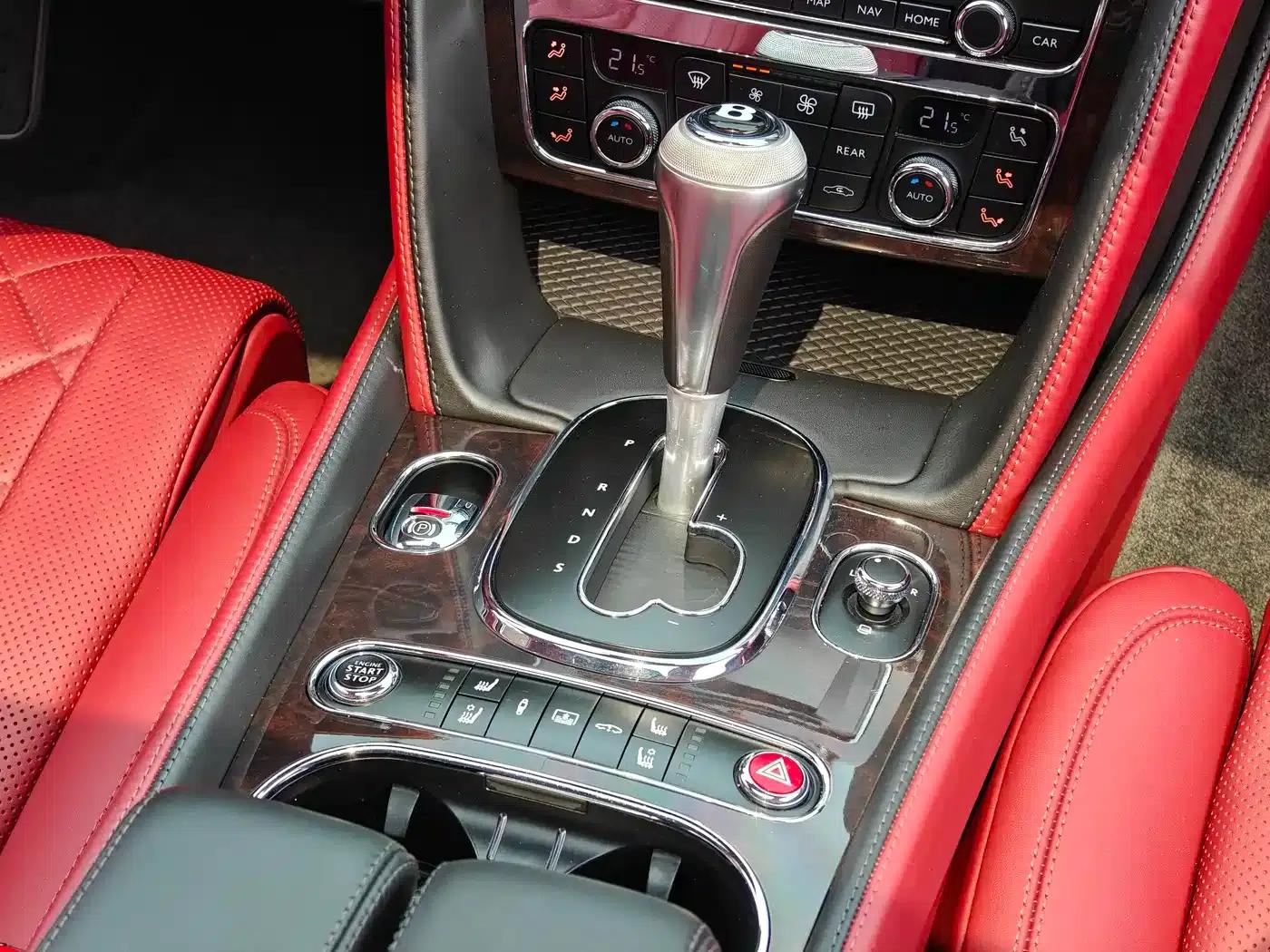 2017 Flying Spur 4.0T V8 Standard Edition — миниатюра 13