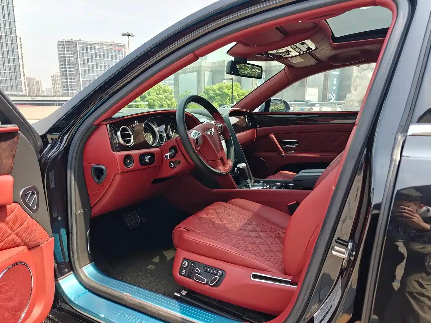 2017 Flying Spur 4.0T V8 Standard Edition — миниатюра 19