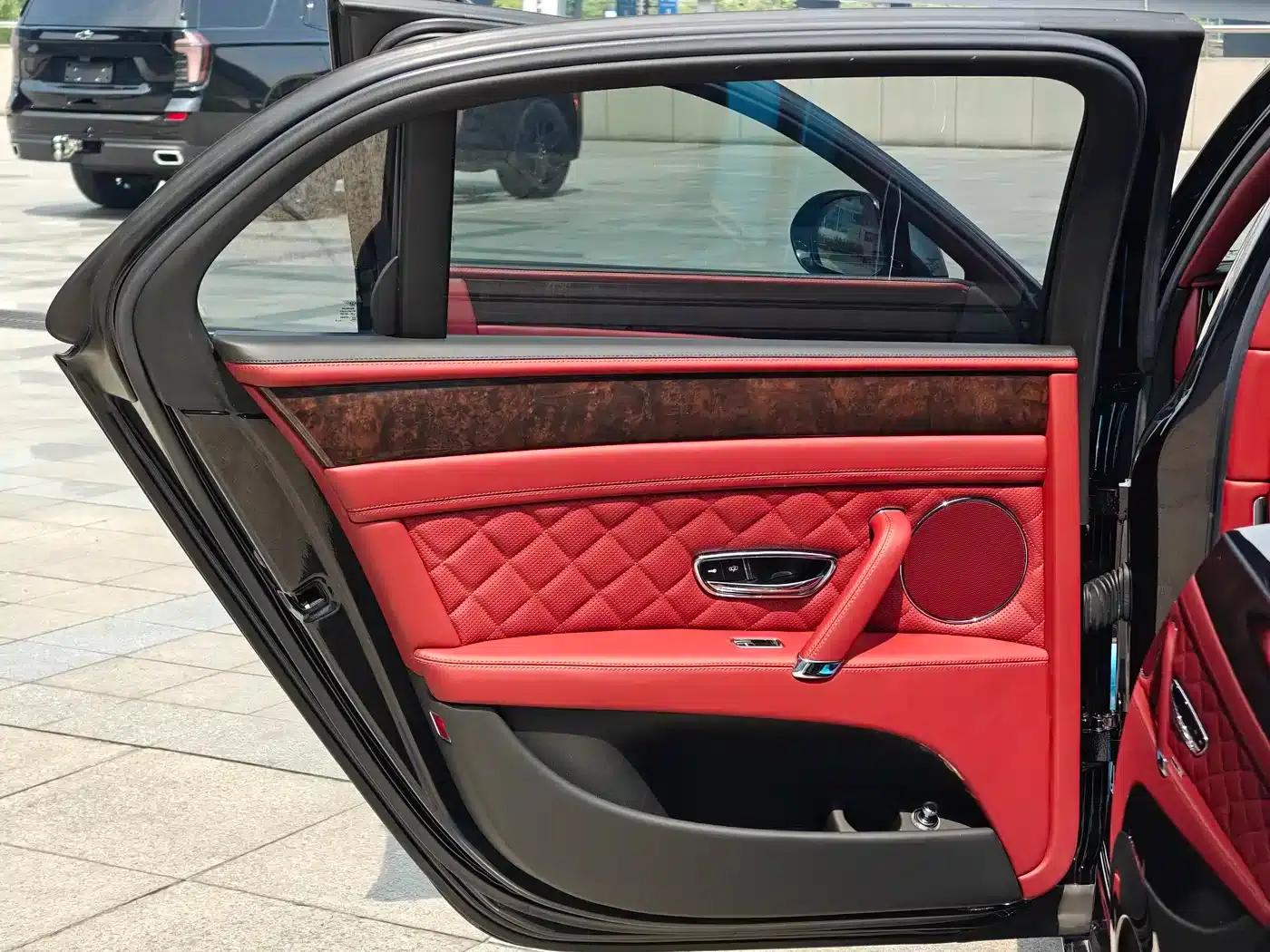 2017 Flying Spur 4.0T V8 Standard Edition — миниатюра 22