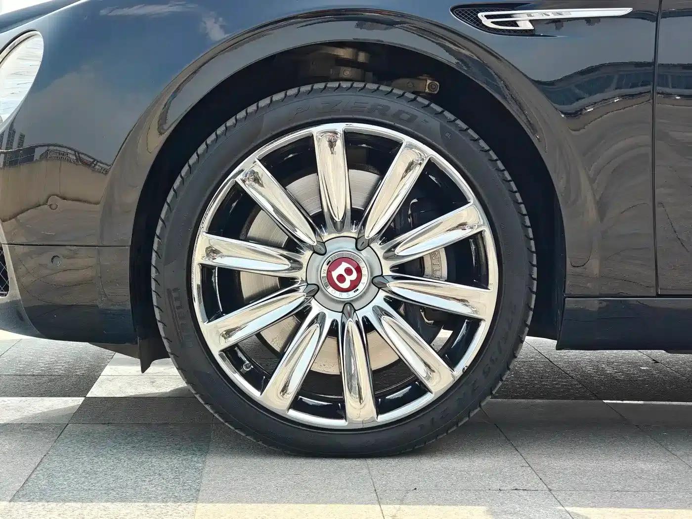 2017 Flying Spur 4.0T V8 Standard Edition — миниатюра 8
