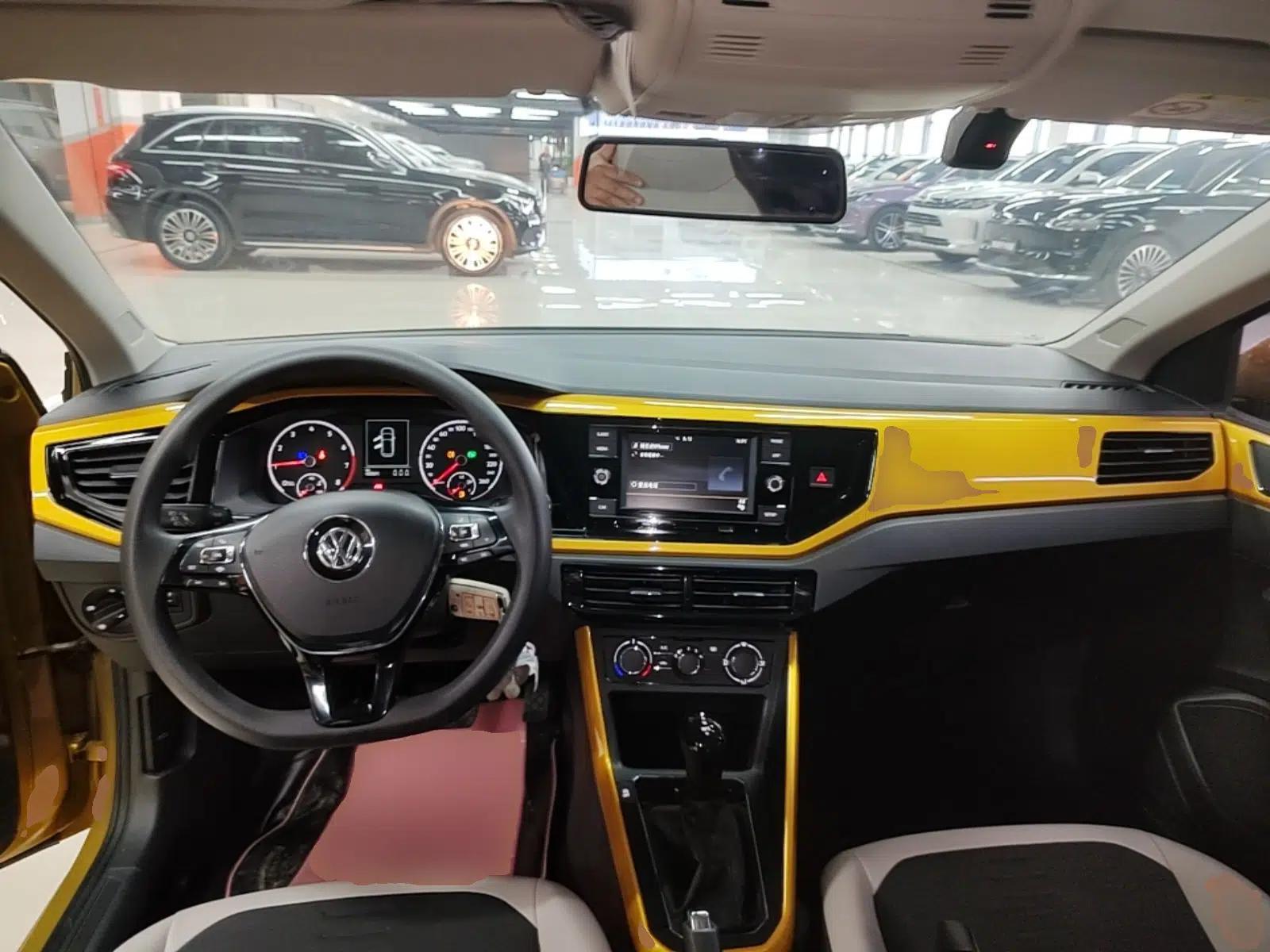 Volkswagen Polo 2019 Plus 1.5L Automatic Colorful Technology Edition — миниатюра 12
