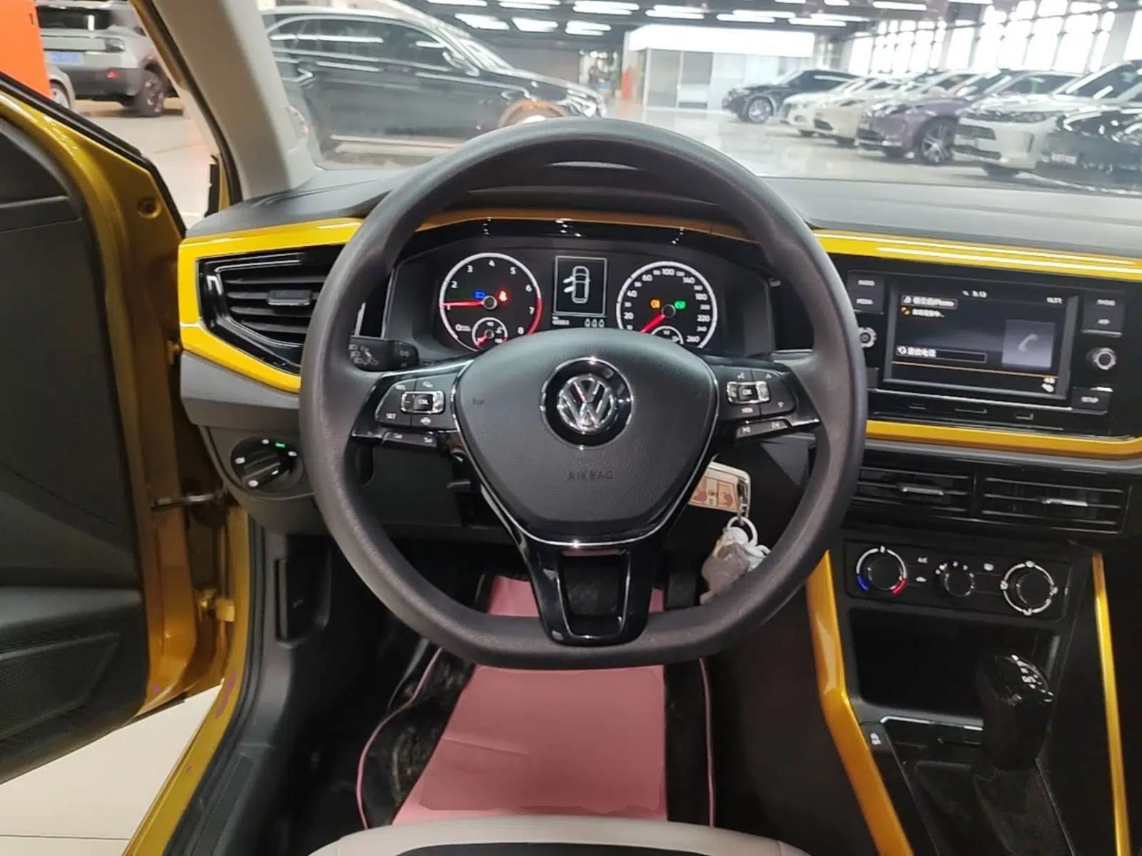 Volkswagen Polo 2019 Plus 1.5L Automatic Colorful Technology Edition — миниатюра 13