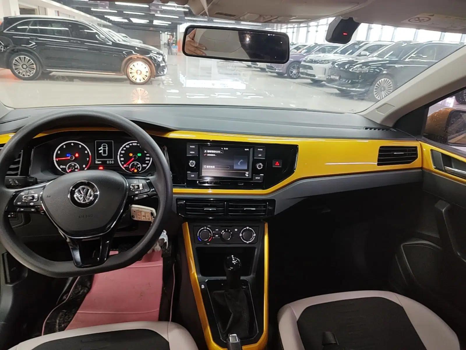 Volkswagen Polo 2019 Plus 1.5L Automatic Colorful Technology Edition — миниатюра 15