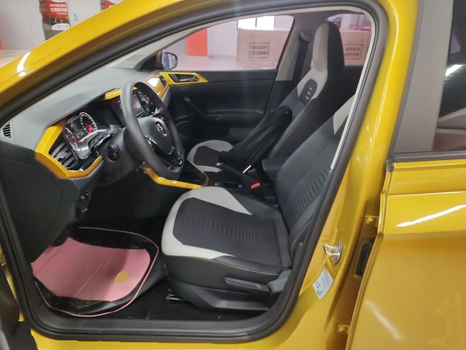 Volkswagen Polo 2019 Plus 1.5L Automatic Colorful Technology Edition — миниатюра 17