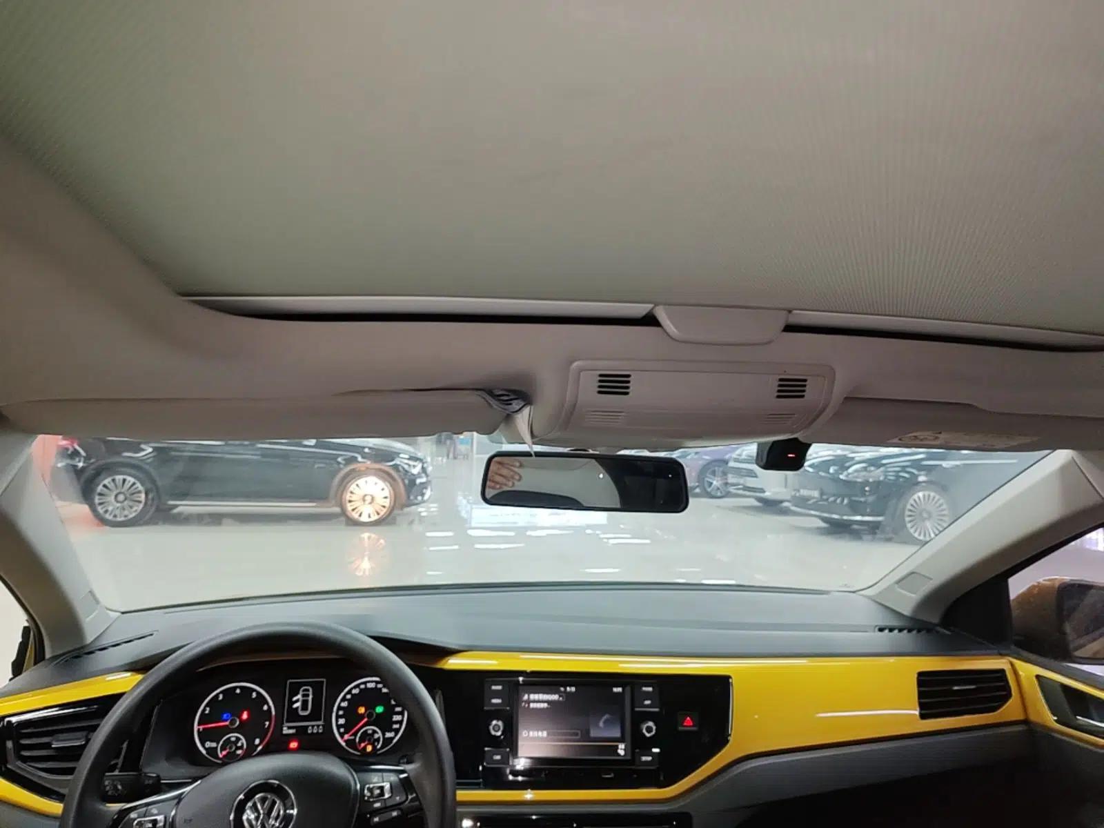 Volkswagen Polo 2019 Plus 1.5L Automatic Colorful Technology Edition — миниатюра 20