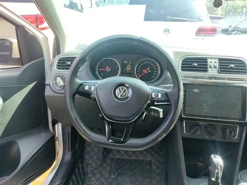 2016 Polo 1.6L Automatic Comfort Model — миниатюра 11