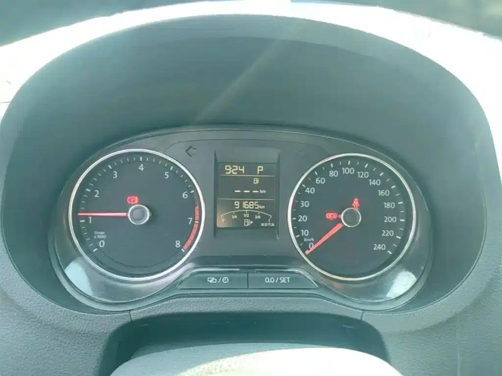 2016 Polo 1.6L Automatic Comfort Model — миниатюра 12