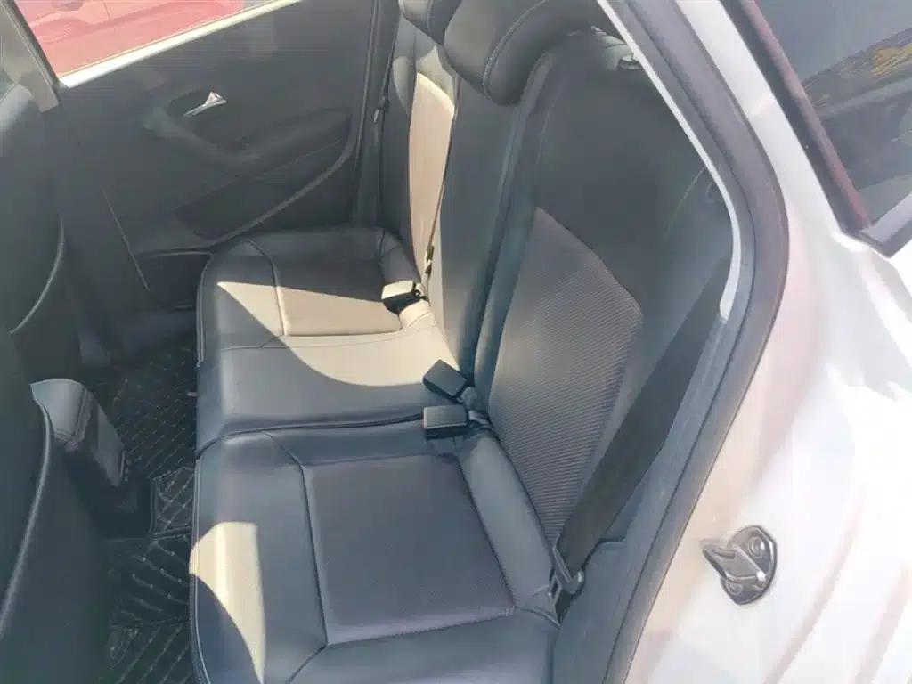 2016 Polo 1.6L Automatic Comfort Model — миниатюра 17