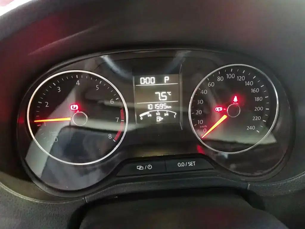 2016 Polo 1.6L Automatic Comfort Model — миниатюра 5