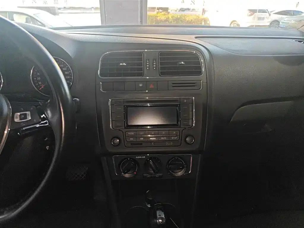 2016 Polo 1.6L Automatic Comfort Model — миниатюра 6