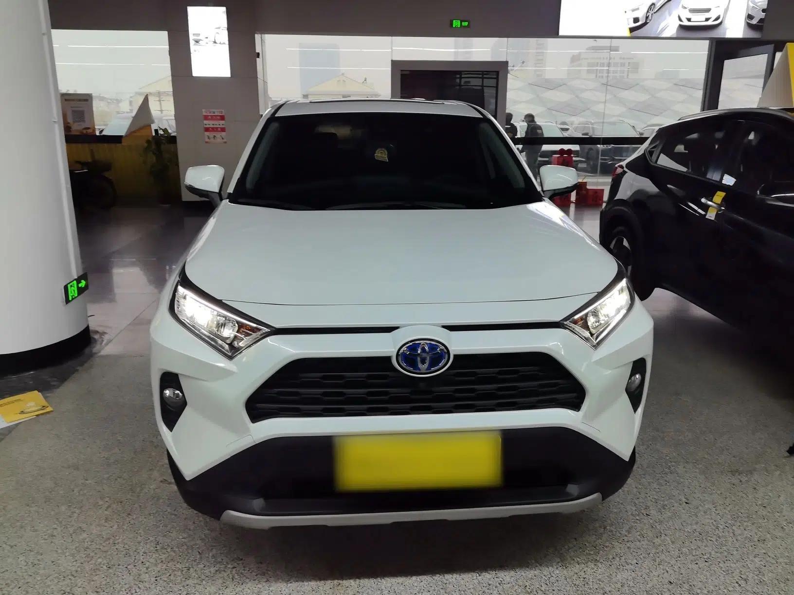Toyota RAV4 2021 Revised Version Dual-Motor Hybrid 2.5L E-CVT Two-Wheel Drive Elite Edition — миниатюра 2