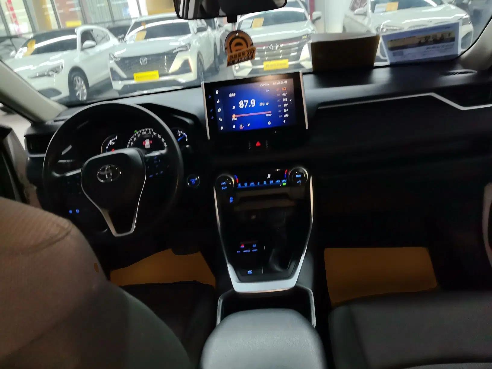 Toyota RAV4 2021 Revised Version Dual-Motor Hybrid 2.5L E-CVT Two-Wheel Drive Elite Edition — миниатюра 12