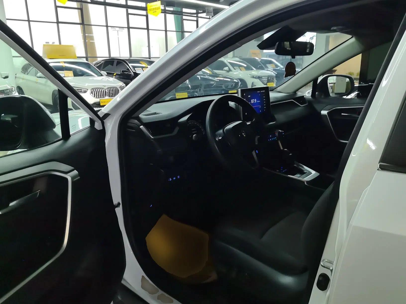 Toyota RAV4 2021 Revised Version Dual-Motor Hybrid 2.5L E-CVT Two-Wheel Drive Elite Edition — миниатюра 18