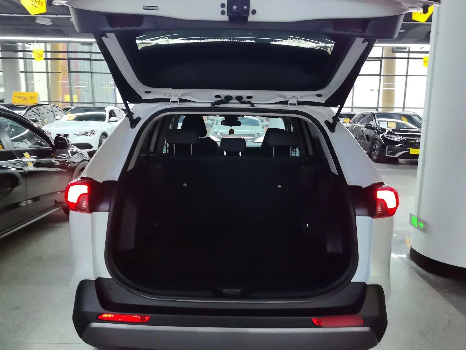 Toyota RAV4 2021 Revised Version Dual-Motor Hybrid 2.5L E-CVT Two-Wheel Drive Elite Edition — миниатюра 21