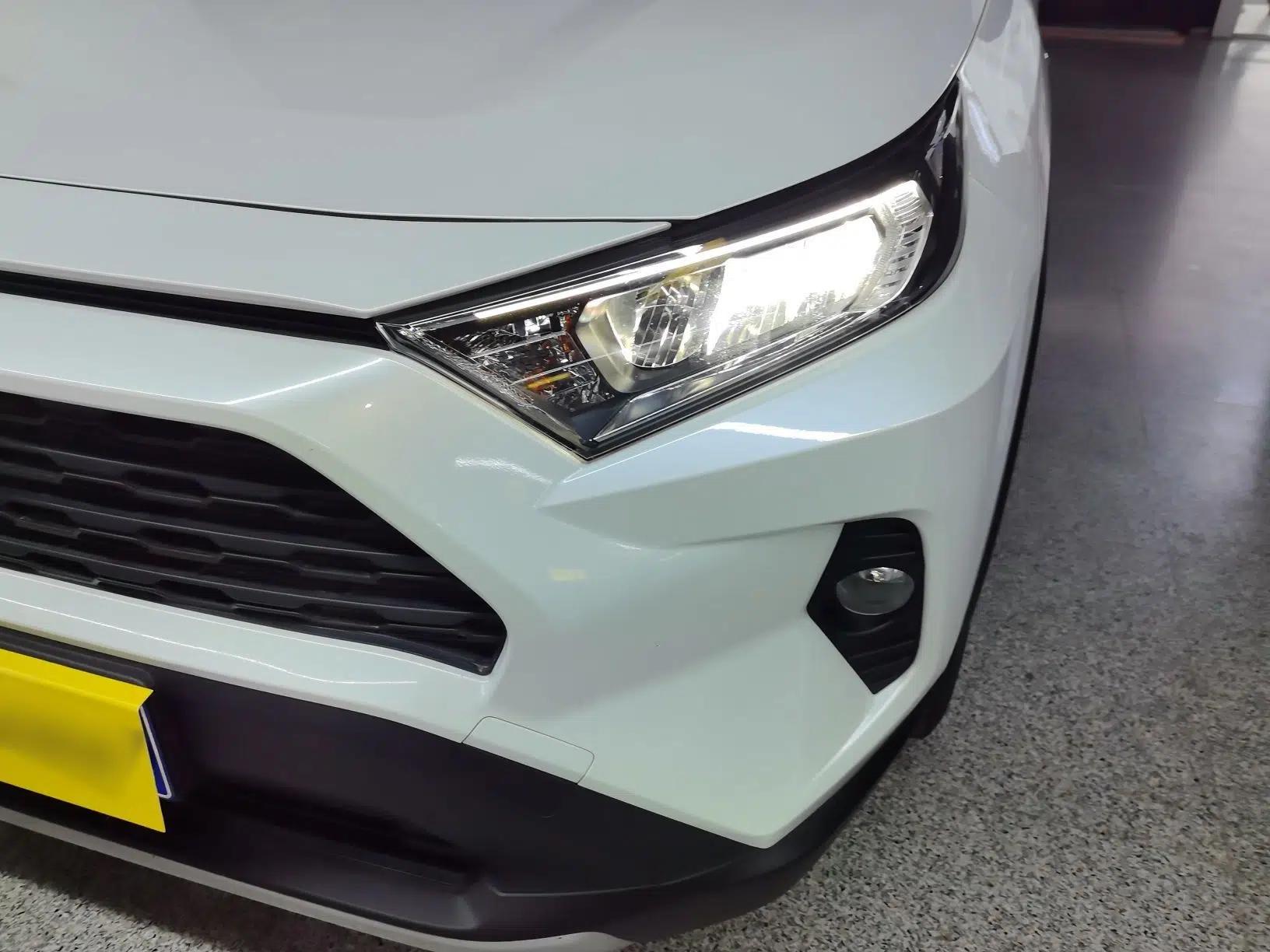 Toyota RAV4 2021 Revised Version Dual-Motor Hybrid 2.5L E-CVT Two-Wheel Drive Elite Edition — миниатюра 5