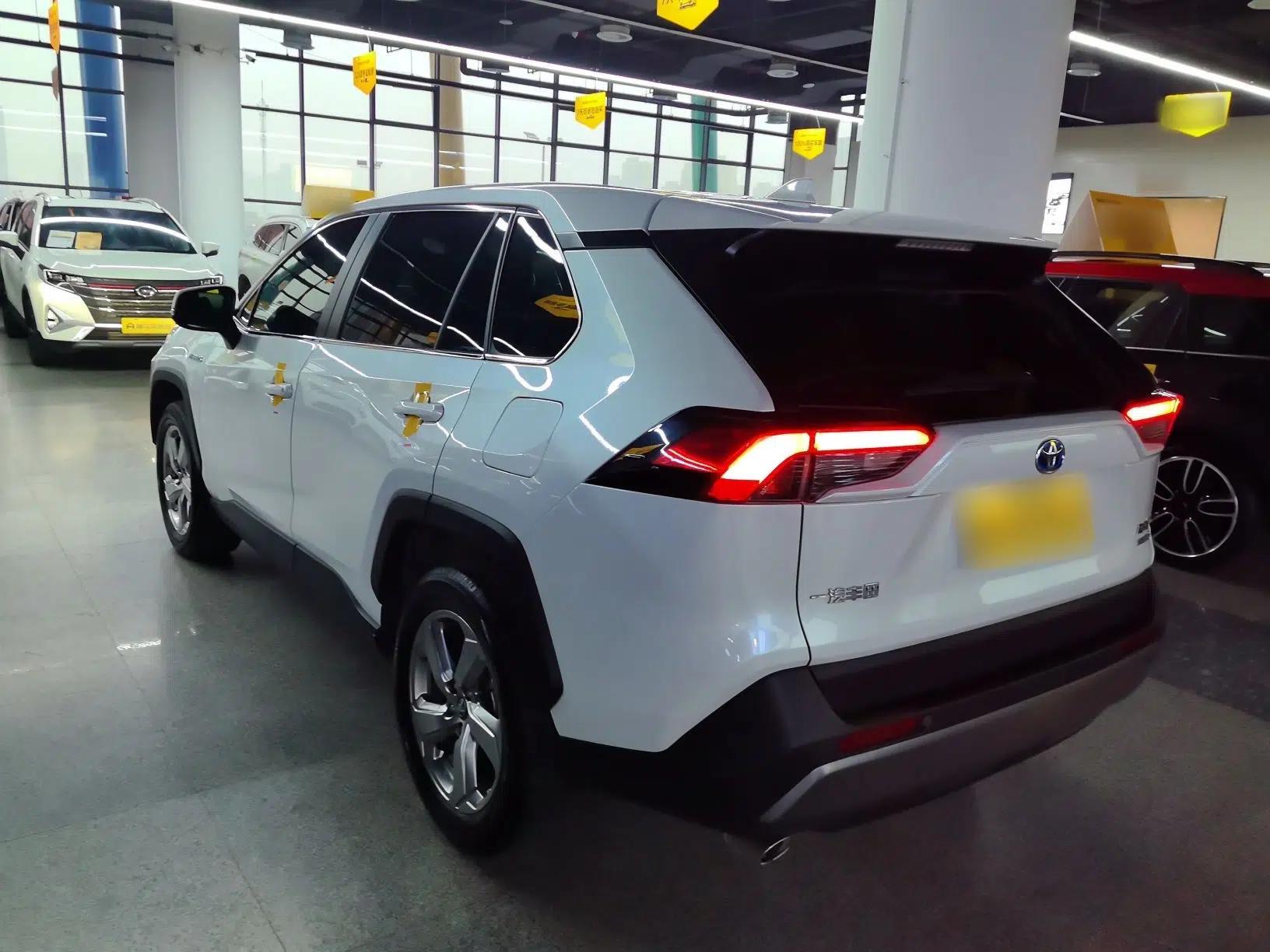 Toyota RAV4 2021 Revised Version Dual-Motor Hybrid 2.5L E-CVT Two-Wheel Drive Elite Edition — миниатюра 7