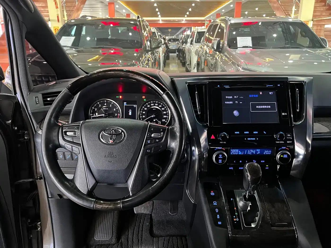2018 Alphard Facelift 3.5L Premium Edition — миниатюра 8