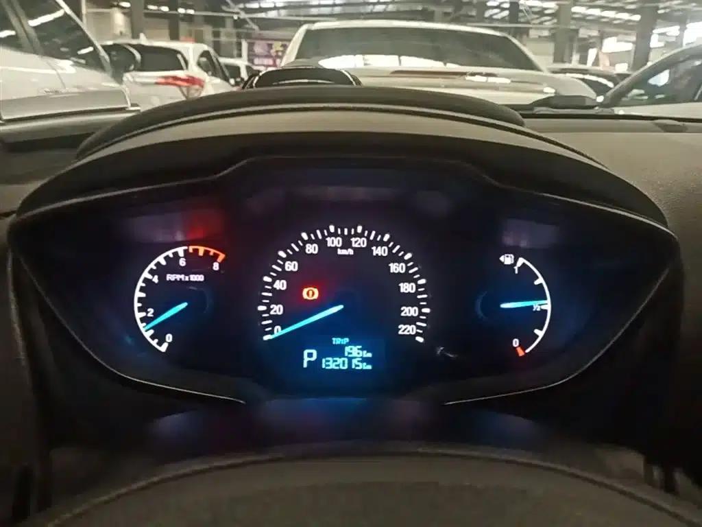 Ford Focus 2015 1.5L Automatic Comfort Model — миниатюра 12
