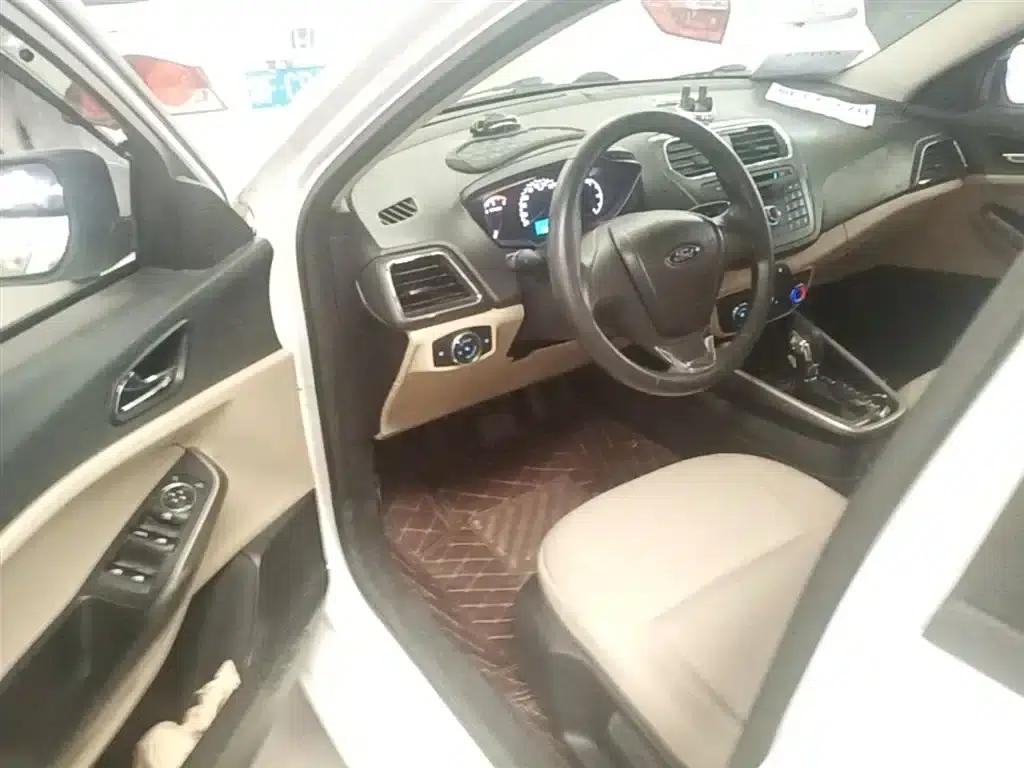 Ford Focus 2015 1.5L Automatic Comfort Model — миниатюра 16