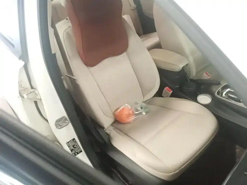 Ford Focus 2015 1.5L Automatic Comfort Model — миниатюра 25