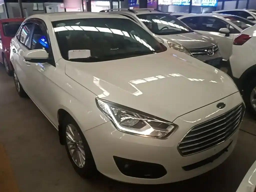 Ford Focus 2015 1.5L Automatic Comfort Model — миниатюра 4