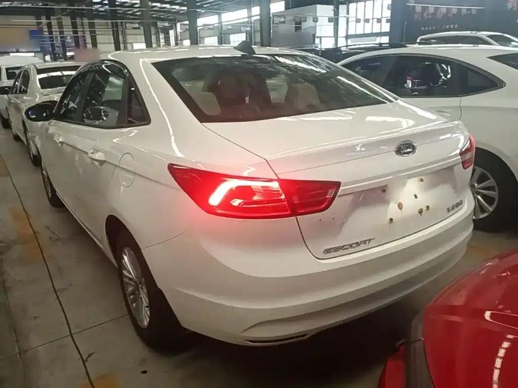 Ford Focus 2015 1.5L Automatic Comfort Model — миниатюра 5
