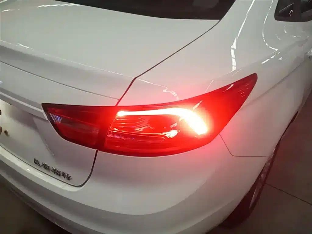 Ford Focus 2015 1.5L Automatic Comfort Model — миниатюра 8