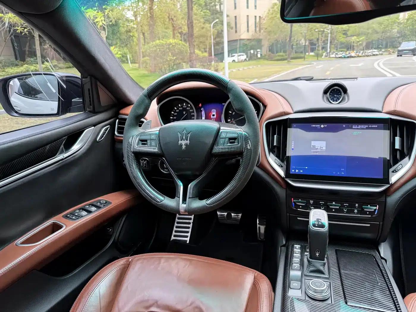 2014 Ghibli 3.0T Standard Edition — миниатюра 12