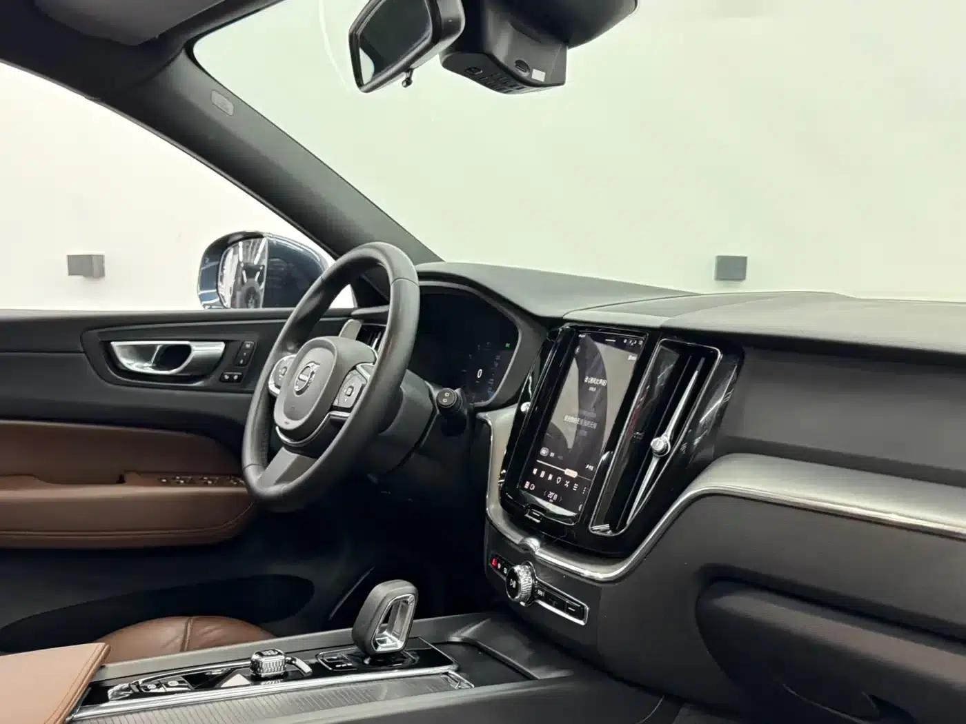 2023 Volvo XC60 B5 AWD Inscription Luxury Edition — миниатюра 11