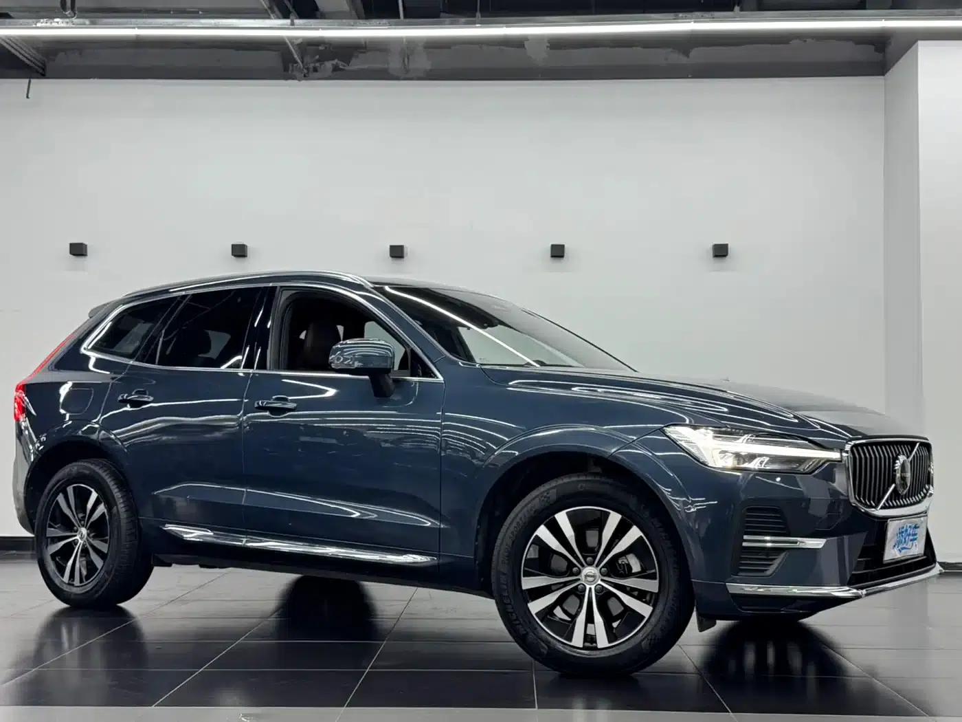 2023 Volvo XC60 B5 AWD Inscription Luxury Edition — миниатюра 13