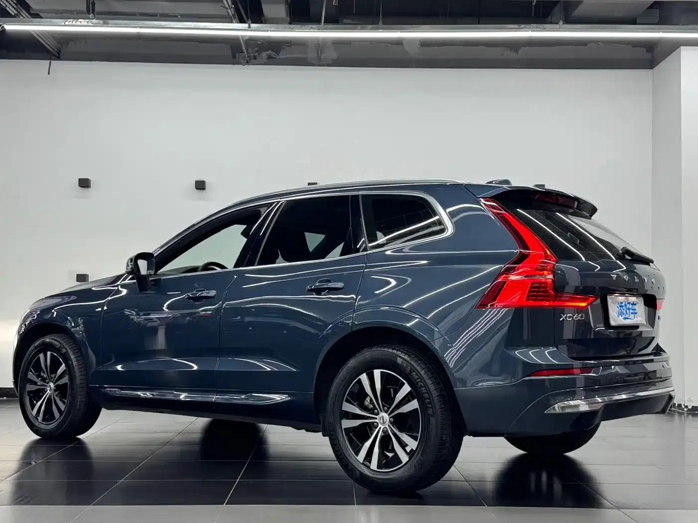 2023 Volvo XC60 B5 AWD Inscription Luxury Edition — миниатюра 15