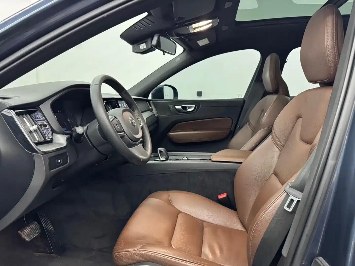 2023 Volvo XC60 B5 AWD Inscription Luxury Edition — миниатюра 5