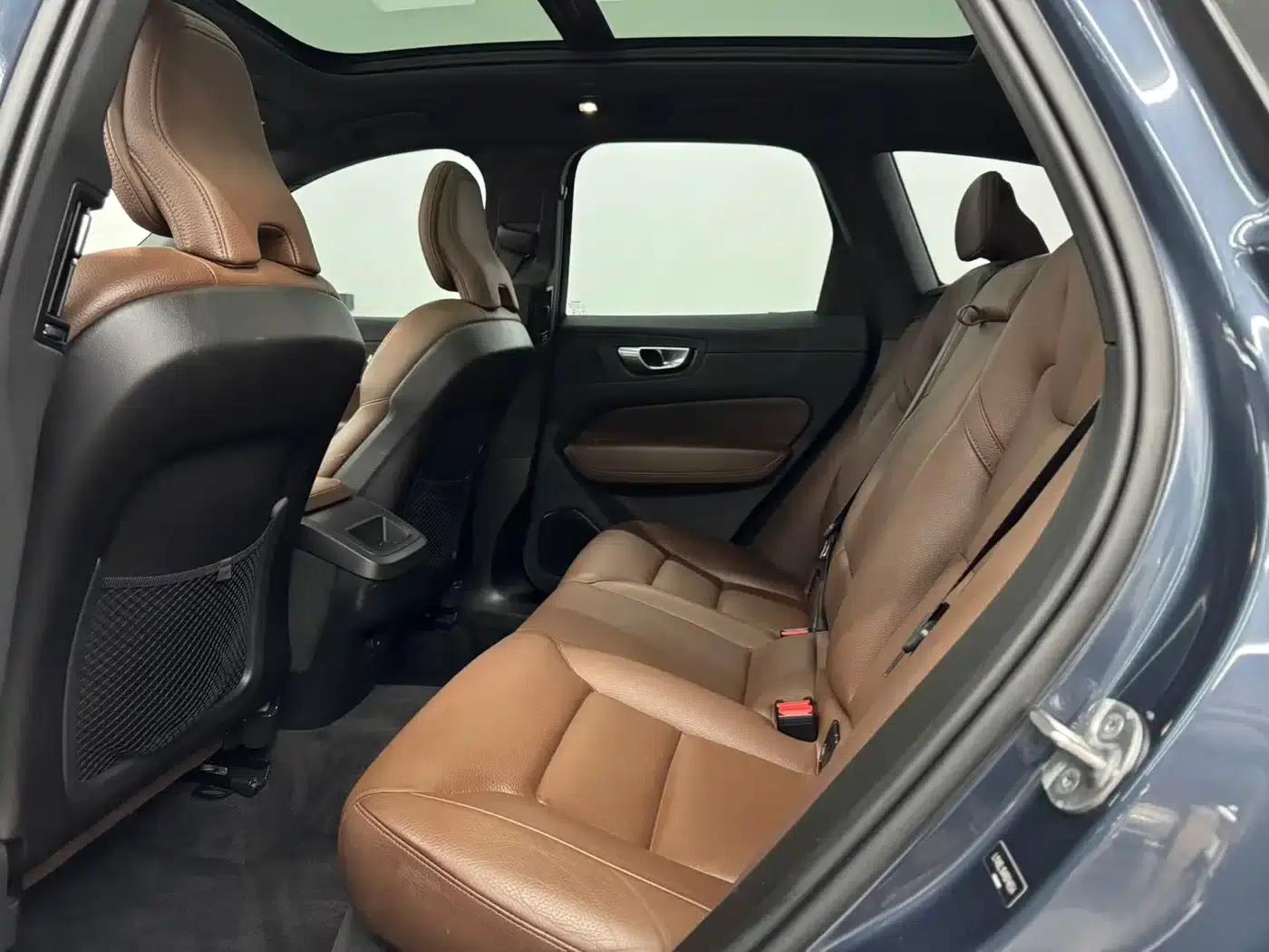 2023 Volvo XC60 B5 AWD Inscription Luxury Edition — миниатюра 6
