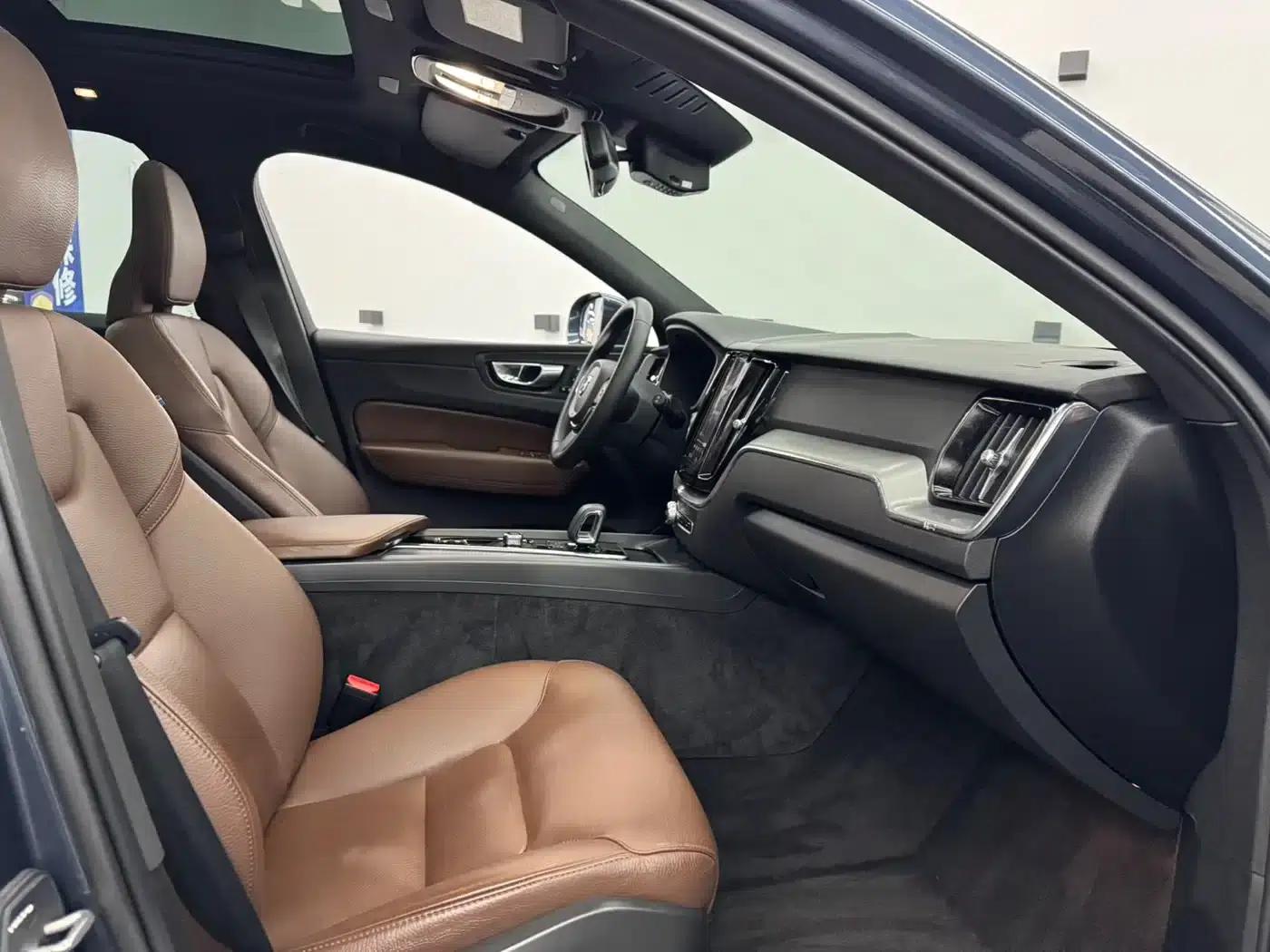 2023 Volvo XC60 B5 AWD Inscription Luxury Edition — миниатюра 10