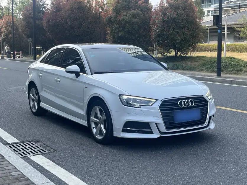 Audi A3 2018 30th Anniversary Edition Limousine 35 TFSI Fashion Model — миниатюра 3