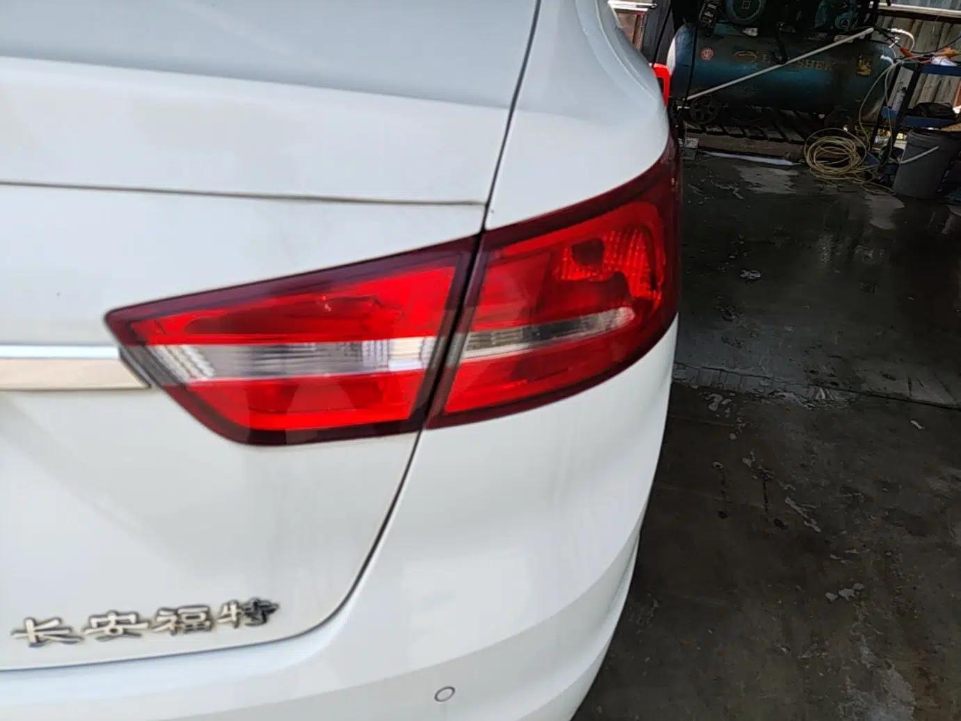 Ford Escort 2015 1.5L Automatic Comfort Edition — миниатюра 3