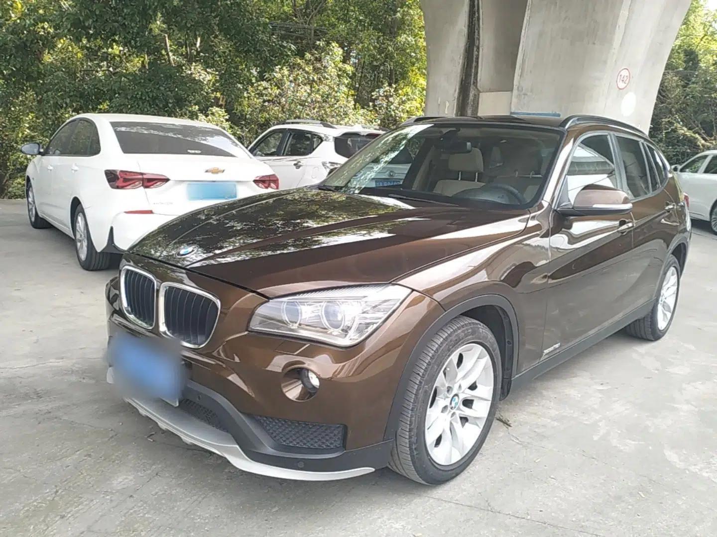 BMW X1 2014 sDrive18i Leading Model — миниатюра 1