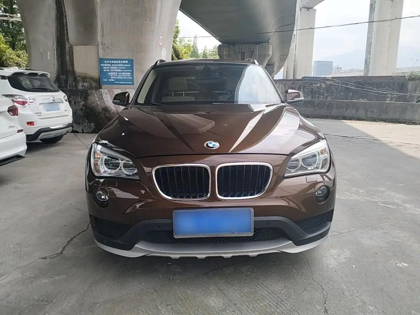 BMW X1 2014 sDrive18i Leading Model — миниатюра 2