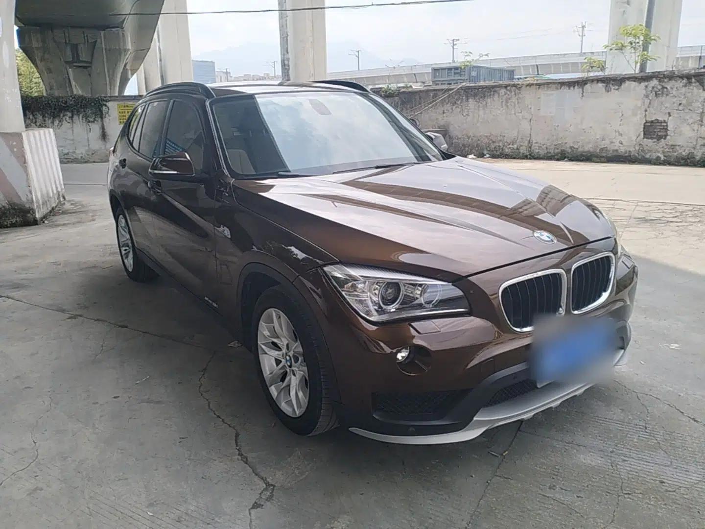 BMW X1 2014 sDrive18i Leading Model — миниатюра 3