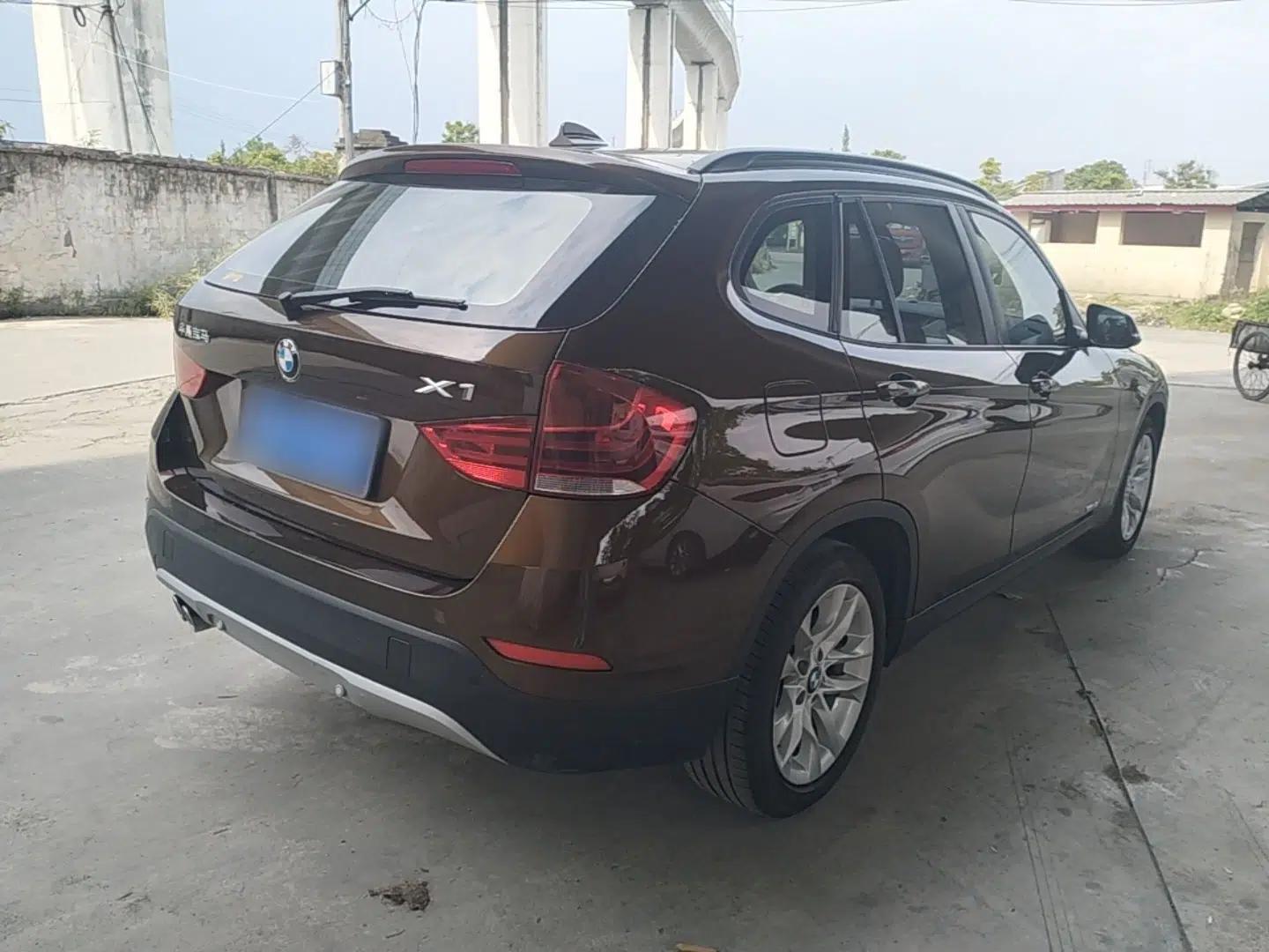 BMW X1 2014 sDrive18i Leading Model — миниатюра 6