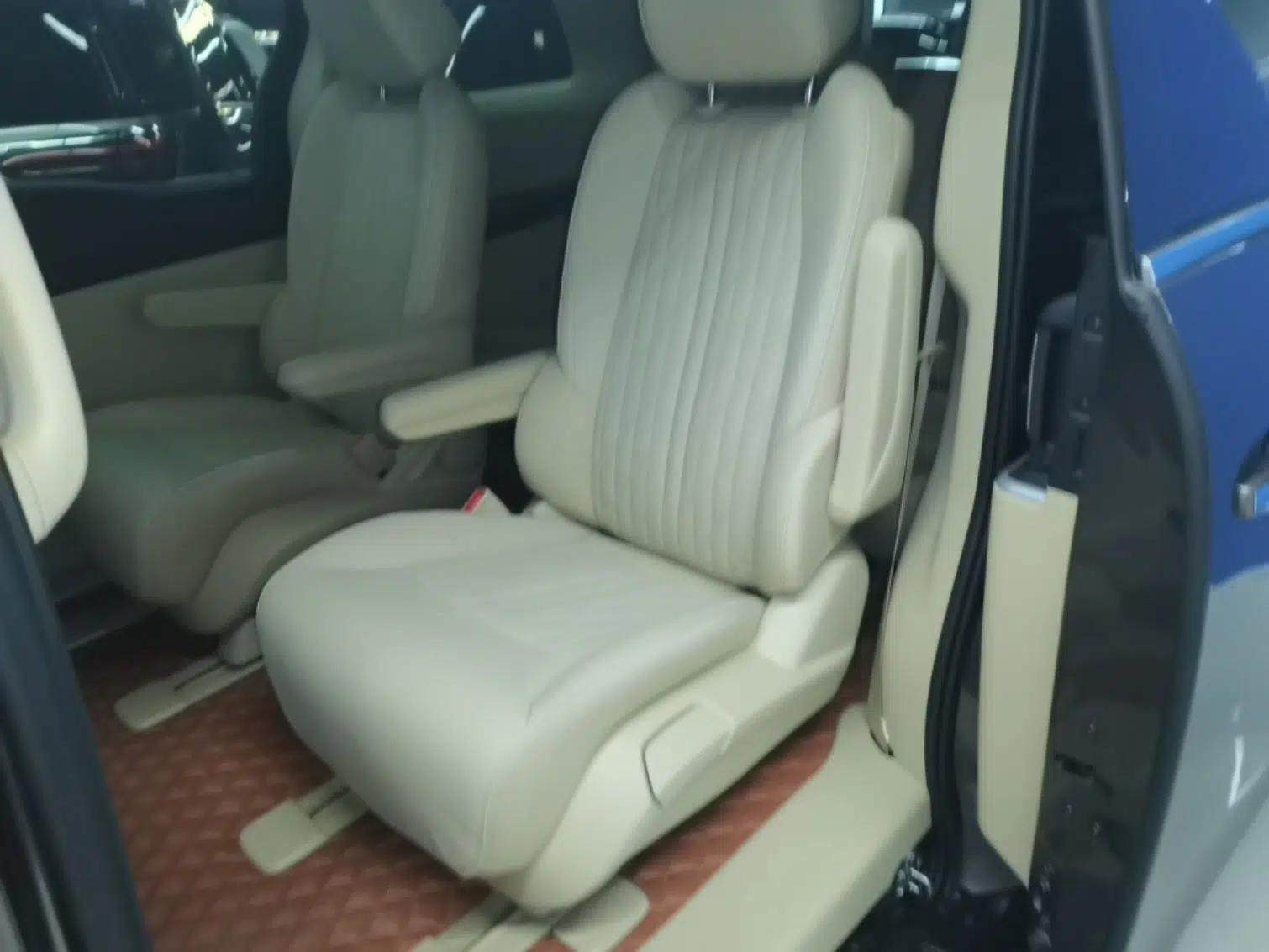 Buick GL8 2023 Facelifted Land Cruiser Executive Luxury Version — миниатюра 20
