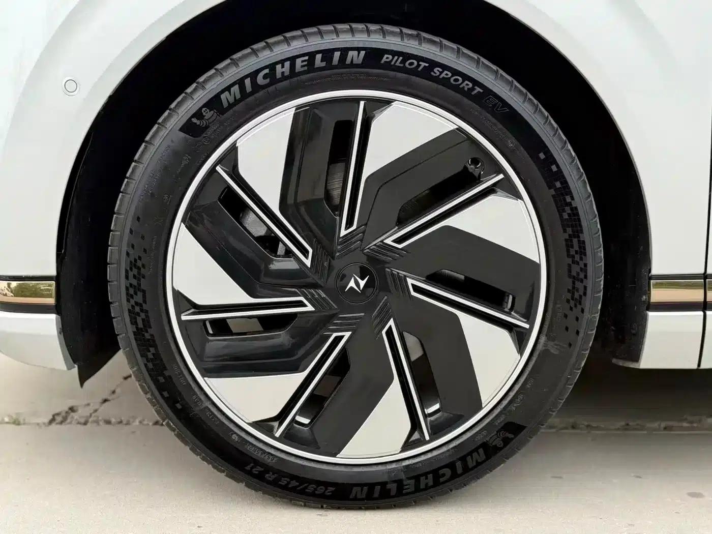 eπ008 2025 210Max Extended Range Version 5-Seater — миниатюра 10