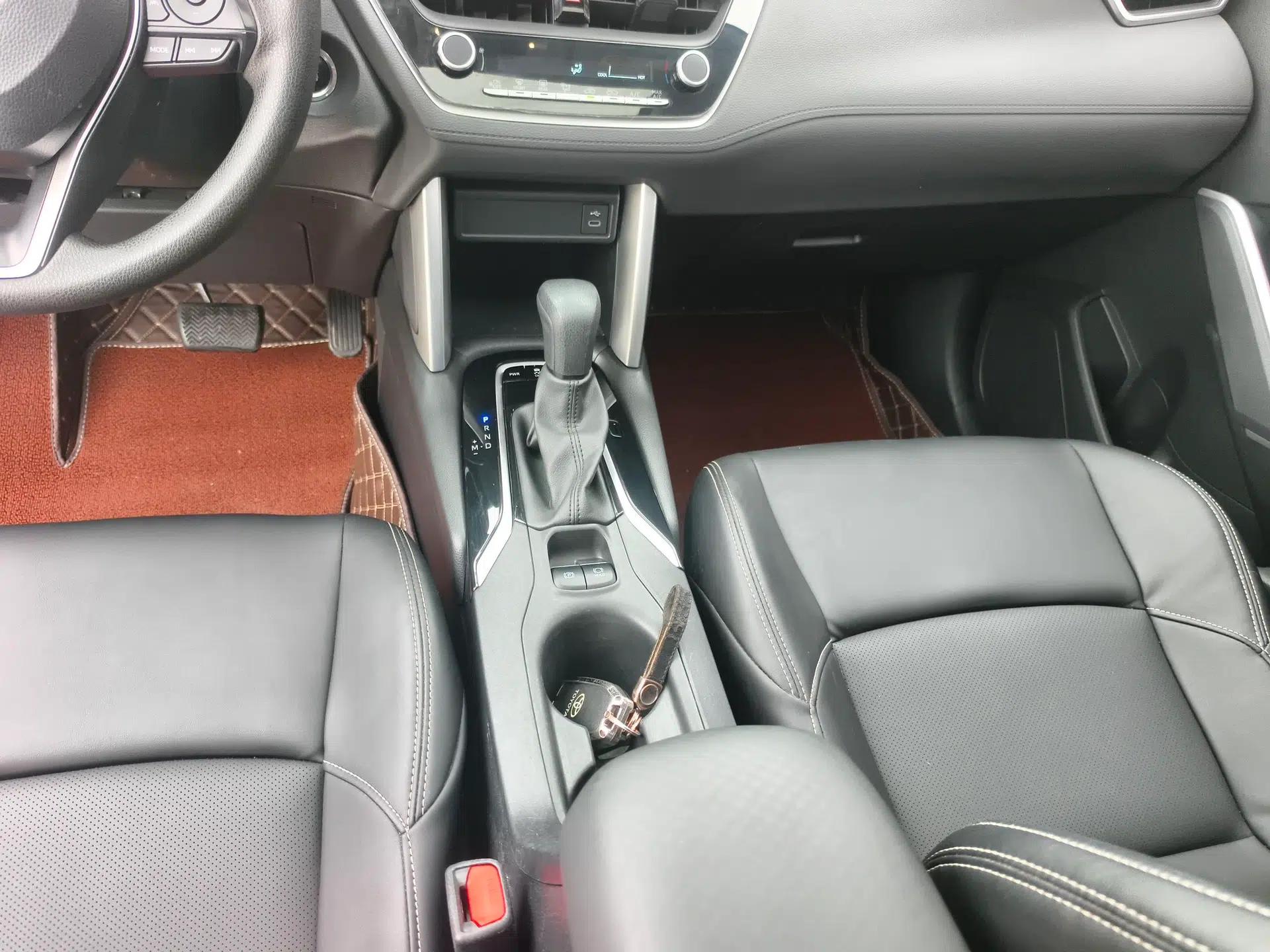 Toyota FRONTLANDER 2023 2.0L CVT Leading Edition — миниатюра 13