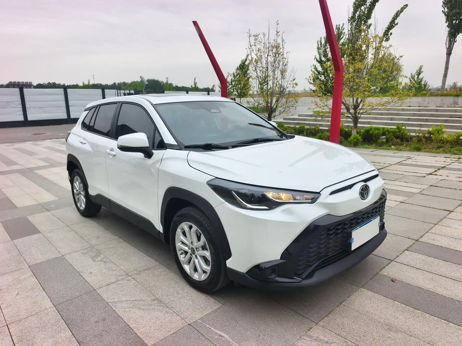 Toyota FRONTLANDER 2023 2.0L CVT Leading Edition — миниатюра 4