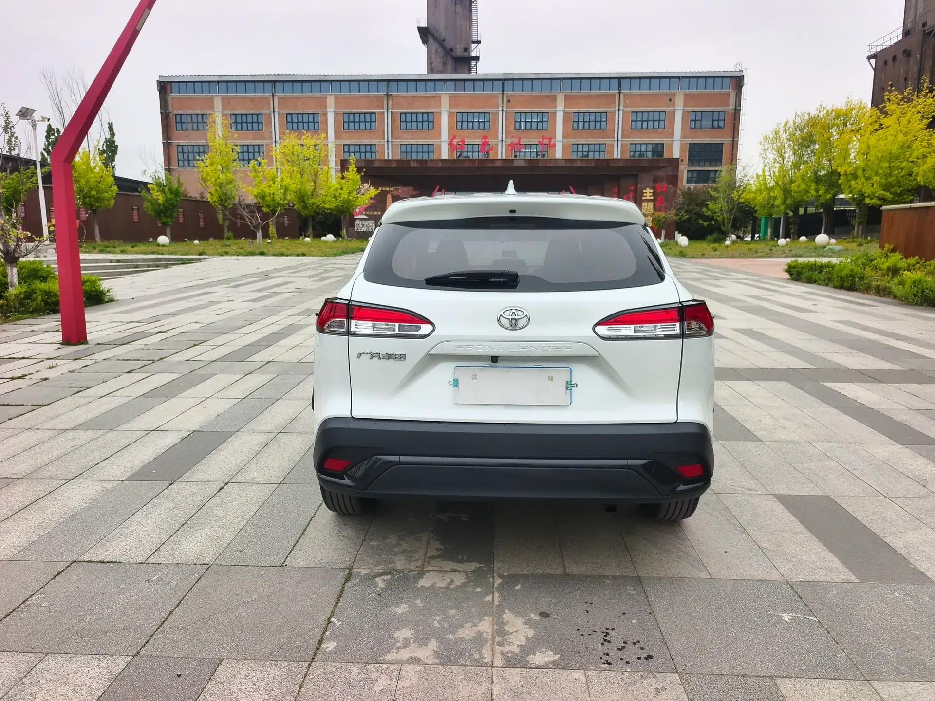 Toyota FRONTLANDER 2023 2.0L CVT Leading Edition — миниатюра 7