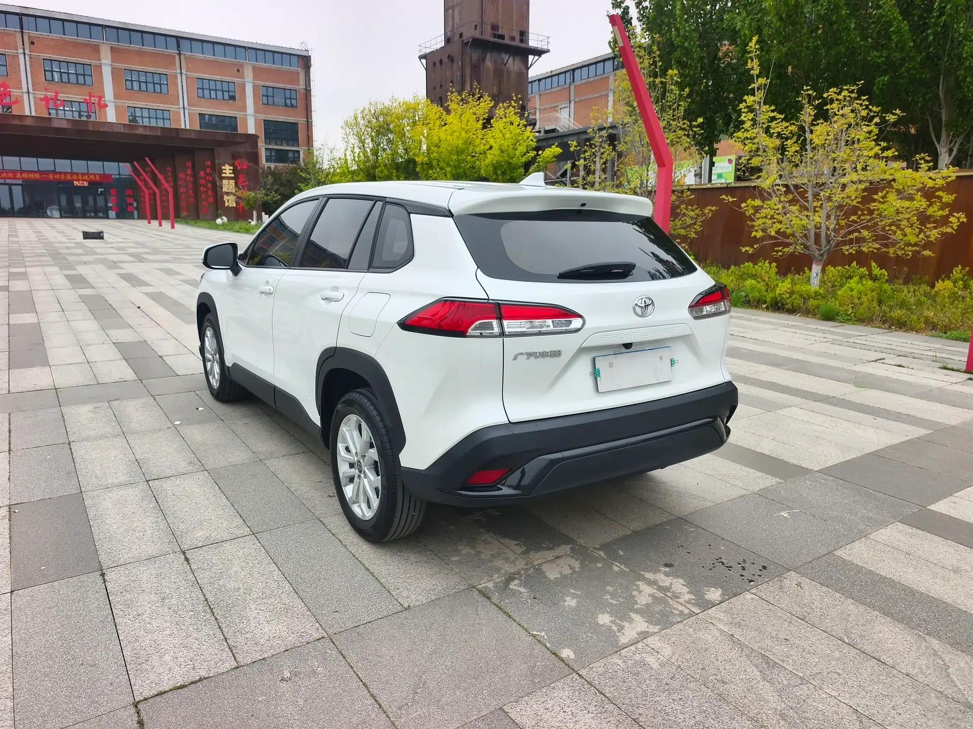 Toyota FRONTLANDER 2023 2.0L CVT Leading Edition — миниатюра 8