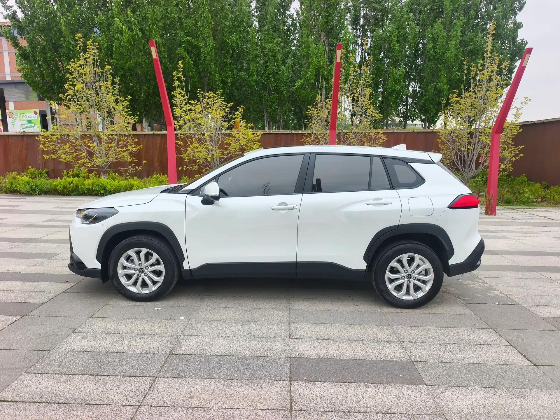 Toyota FRONTLANDER 2023 2.0L CVT Leading Edition — миниатюра 9