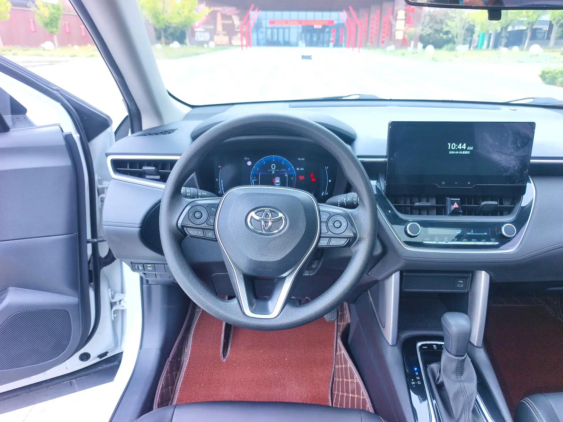 Toyota FRONTLANDER 2023 2.0L CVT Leading Edition — миниатюра 10
