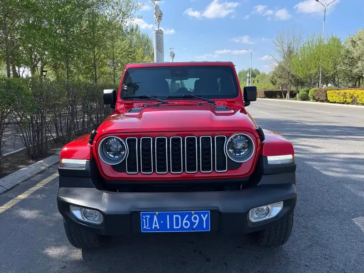 2024 Jeep Wrangler 2.0T Sahara 4-Door Edition — миниатюра 2