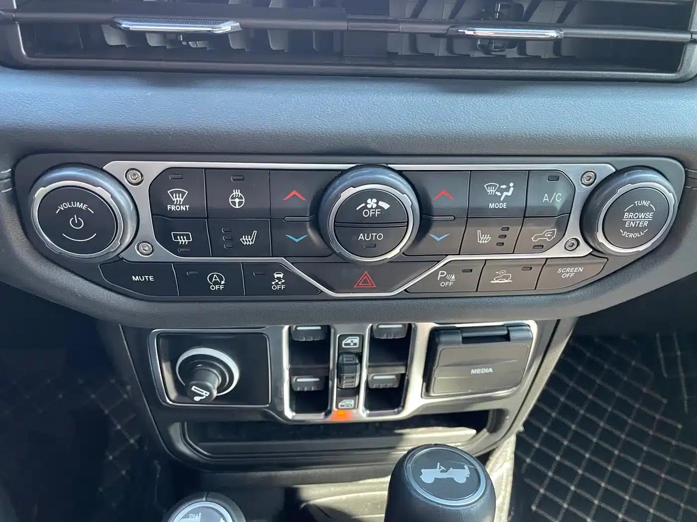 2024 Jeep Wrangler 2.0T Sahara 4-Door Edition — миниатюра 22